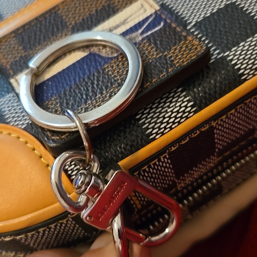 Louis Vuitton Damier Ebene Giraffe Key Holder Charm Jake and Dinos Chapman 2017 - Picture 6 of 9